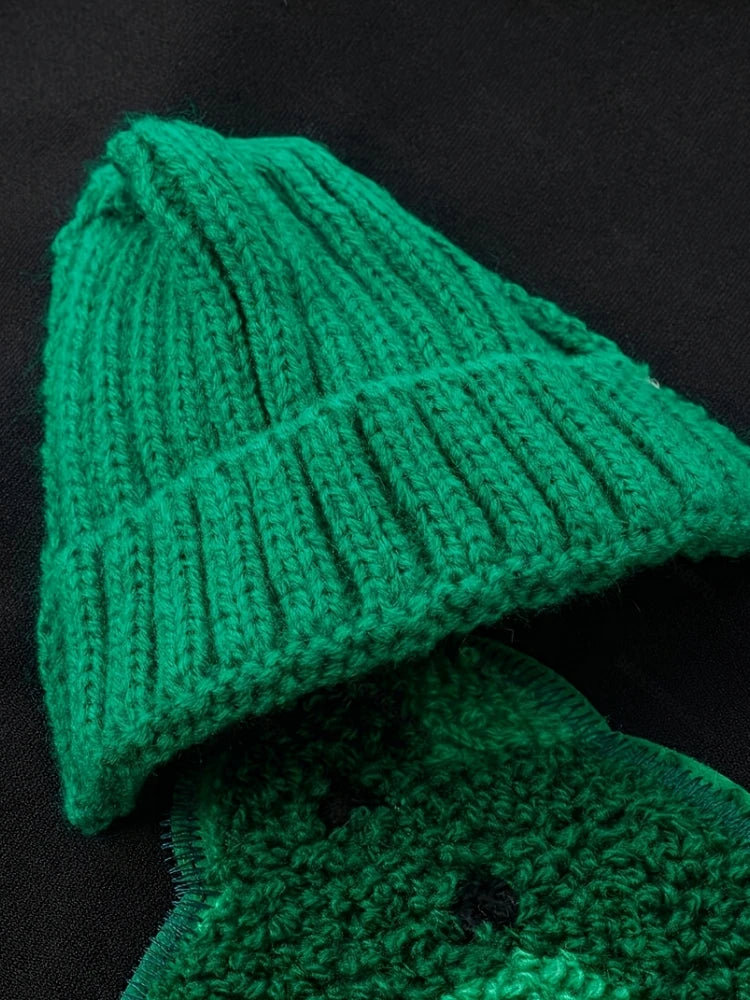 Completo autunnale per bambini, composto da felpa con orsetto ricamato e pantaloni, ideale per bambine e ragazzi.