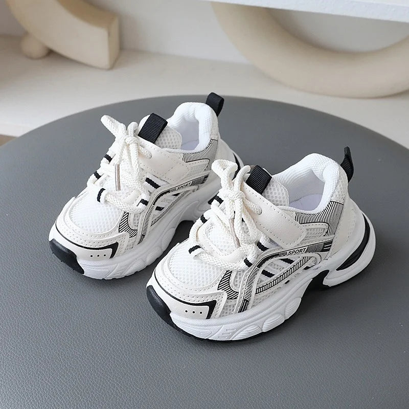 Scarpe sportive traspiranti in mesh per bambini, leggere e versatili, ideali per neonati, maschietti e femminucce, scarpe casual per la primavera e l'autunno, scarpe da corsa per bambini.