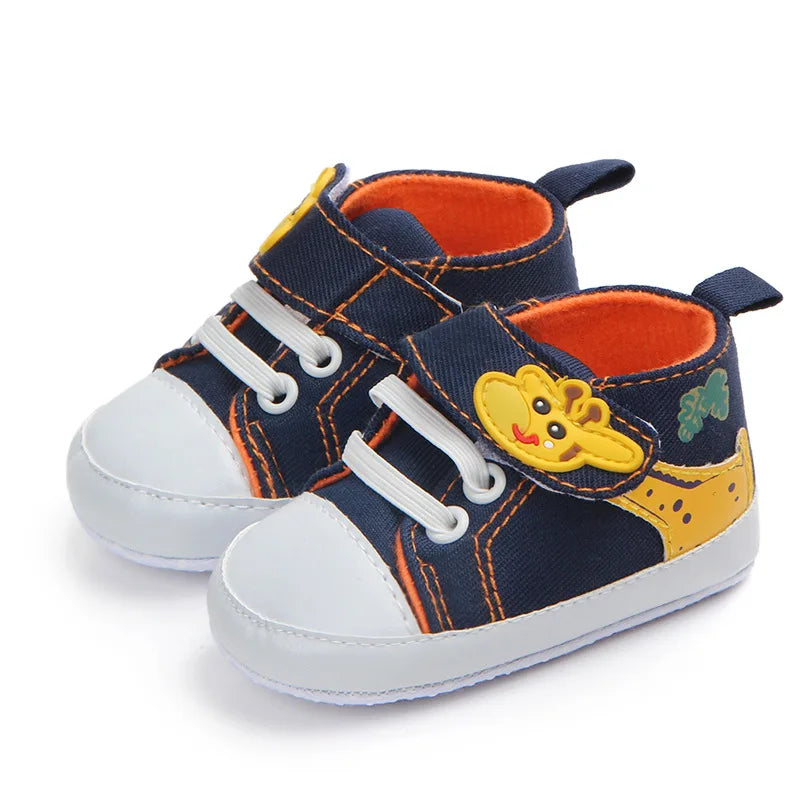 Simpatiche scarpine da neonato a forma di giraffa, antiscivolo, con suola morbida, in tela, ideali per i primi passi di un bambino o una bambina.