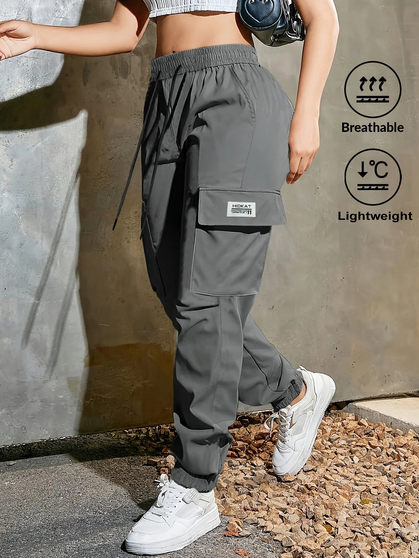 Pantaloni cargo da donna leggeri con vita regolabile e tasche con patta, ideali per attività all'aperto o lavoro, perfetti per primavera, estate e autunno.