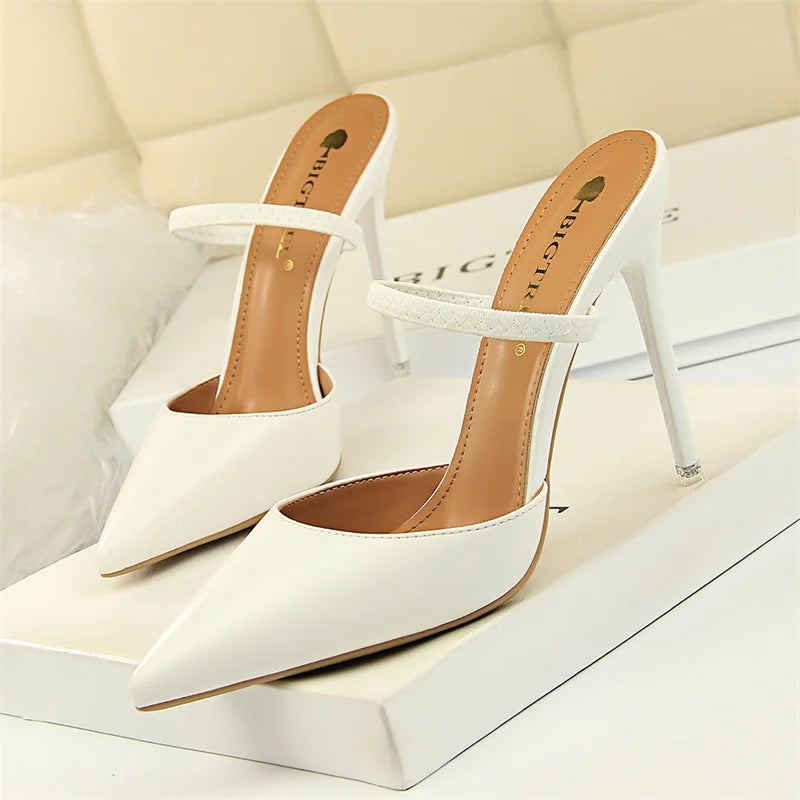 Mocassini da donna estivi retrò semplici con tacco alto sottile e scollo basso, pantofole con cinturino alla caviglia, punta affusolata, scarpe da sposa slip-on.