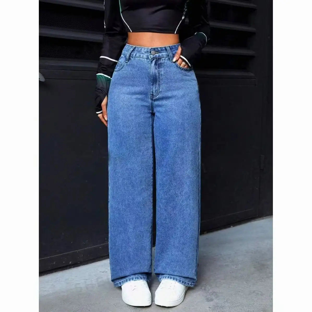 Jeans da donna a vita alta e gamba dritta, vestibilità ampia, colore blu americano slavato, alla moda, con tasche anteriori e posteriori, perfetti per l'uso quotidiano e casual.