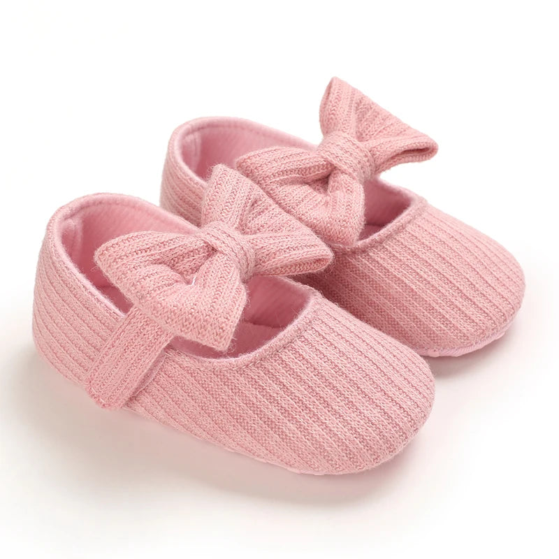 Scarpe alla moda per bambina, graziose scarpe basse casual a tema rosa classico con suola morbida, comode e leggere per camminare.