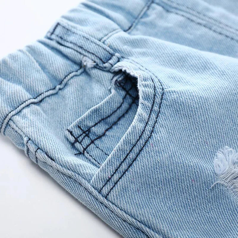 Pantaloncini di jeans estivi per bambini, alla moda, con strappi, stile Corea del Sud, pantaloncini casual da cowboy per bambini, pantaloni da spiaggia per bambini dai 2 ai 7 anni.