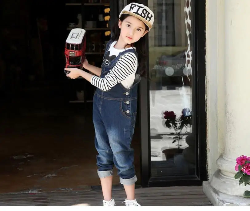 Nuovo arrivo primavera 2023 Salopette in denim per bambine e bambini con bottoni Salopette blu tinta unita per bambini 1-8 anni