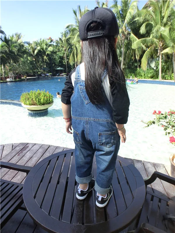 Nuovo arrivo primavera 2023 Salopette in denim per bambine e bambini con bottoni Salopette blu tinta unita per bambini 1-8 anni
