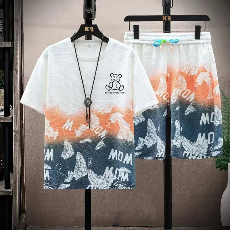 Completo casual da uomo con t-shirt a maniche corte sfumate e pantaloncini, ideale per lo sport estivo in palestra. Abbigliamento maschile.