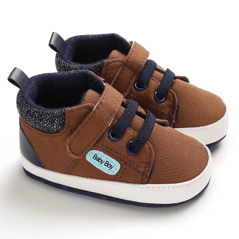 Scarpine da passeggio per neonati e bambini piccoli, ideali per uscire in Inghilterra. Scarpe antiscivolo con suola morbida per neonati.