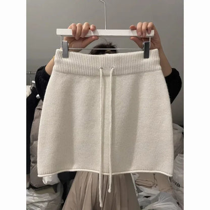 Early Autumn New Korean Dongdaemun Fashion Knitted Half Skirt with Belt And Elastic Waist for Women Stylish Short Design