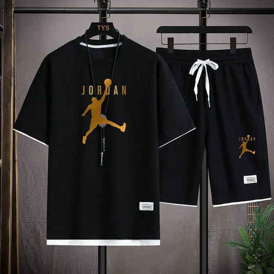 Nuovo completo estivo 2025 per attività all'aperto, composto da t-shirt a maniche corte con scollo rotondo e pantaloncini traspiranti, due pezzi alla moda e casual.