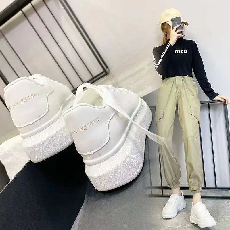 2025 Scarpe casual da donna Primavera Marchio Primavera Zeppe firmate Sneakers bianche Platform Tenis Feminino Trainers Donna Camminata