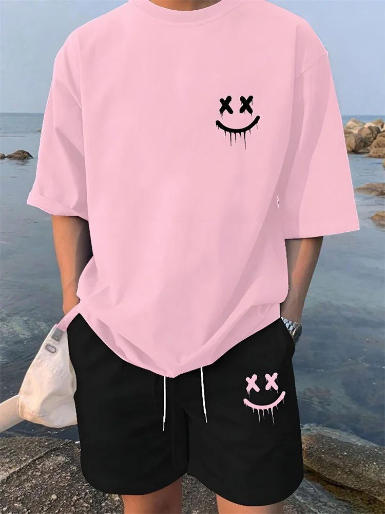 Completo estivo casual da uomo con pantaloncini a maniche corte, maglietta alla moda da uomo stile urbano, pantaloncini sportivi da uomo per attività all'aperto.