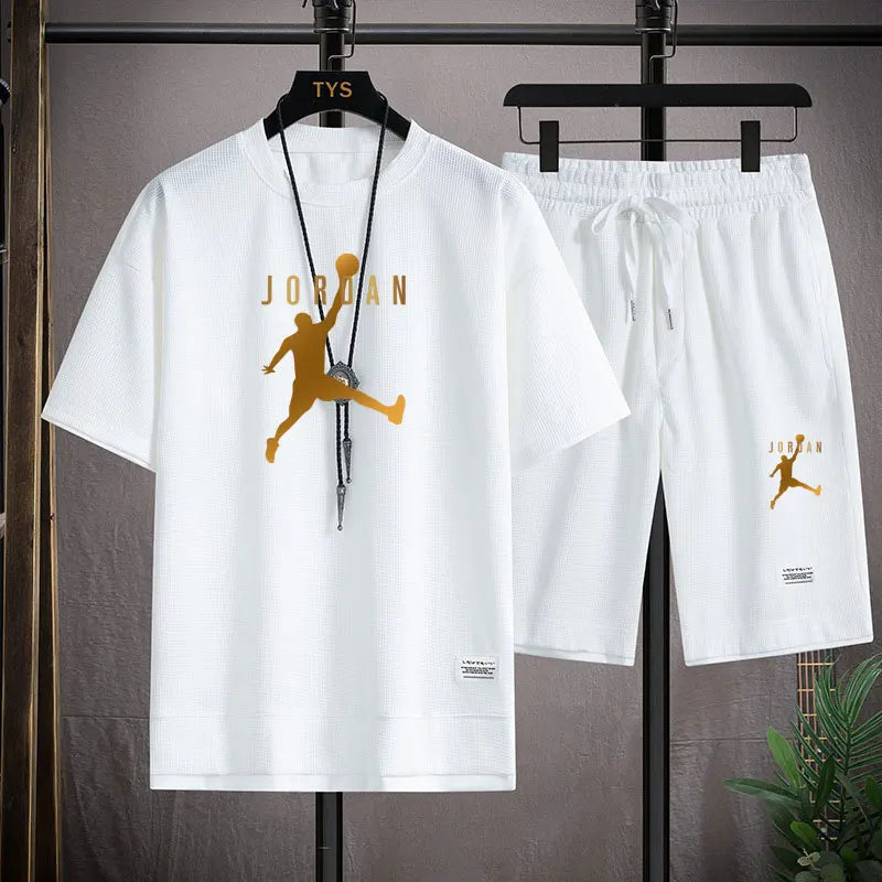 Nuovo completo estivo 2025 per attività all'aperto, composto da t-shirt a maniche corte con scollo rotondo e pantaloncini traspiranti, due pezzi alla moda e casual.