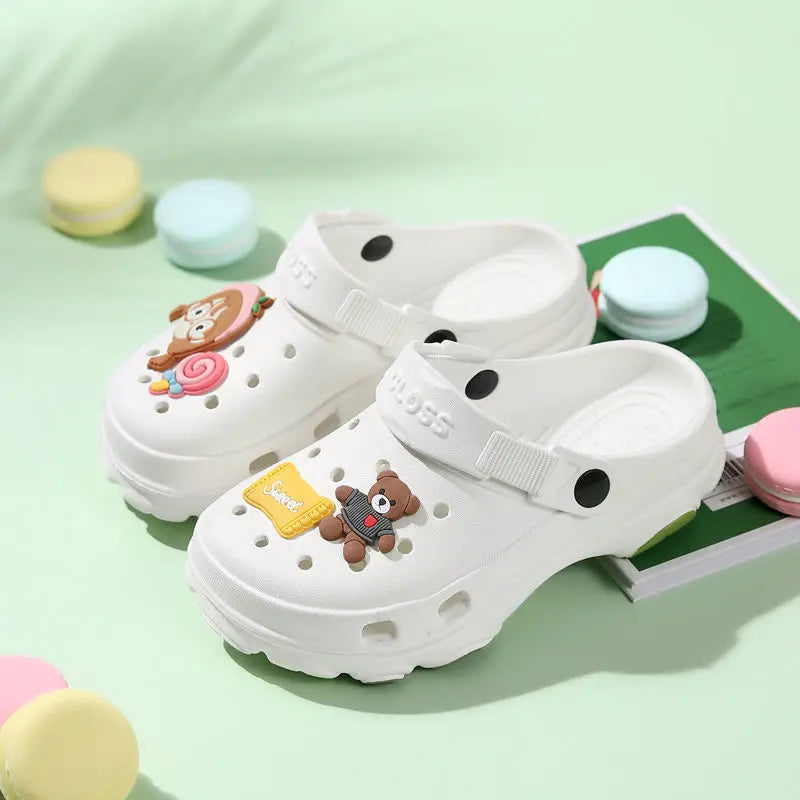 Nuovi sandali estivi per bambini dai 3 ai 15 anni, pantofole per bambine, scarpe antiscivolo, zoccoli con cartoni animati, sandali carini per neonate, scarpe per bambini