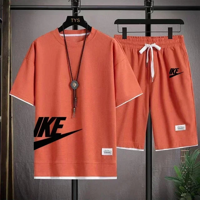 Nuovo completo sportivo estivo da uomo composto da t-shirt a maniche corte e pantaloncini, completo da jogging traspirante a due pezzi per attività all'aperto.