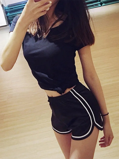 Nuovi pantaloncini da donna estivi in seta, aderenti, casual da spiaggia, bianchi, con bordo rialzato, alla moda.