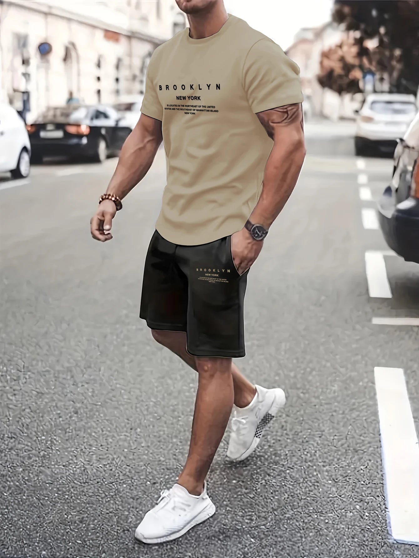 Completo estivo da uomo con pantaloncini a maniche corte, t-shirt di tendenza con stampa girocollo, completo da uomo con completo sportivo a due pezzi da gangster affascinante