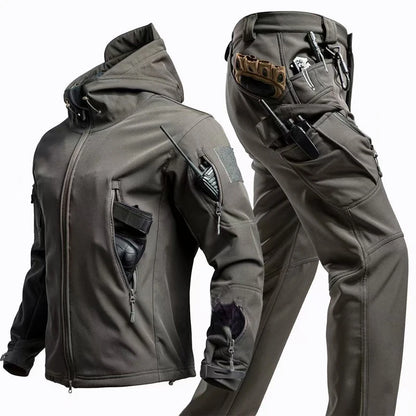Completo da trekking impermeabile da uomo, giacca militare Sharkskin, cappotto da campeggio, pantaloni tattici, pantaloni caldi in pile da pesca, inverno