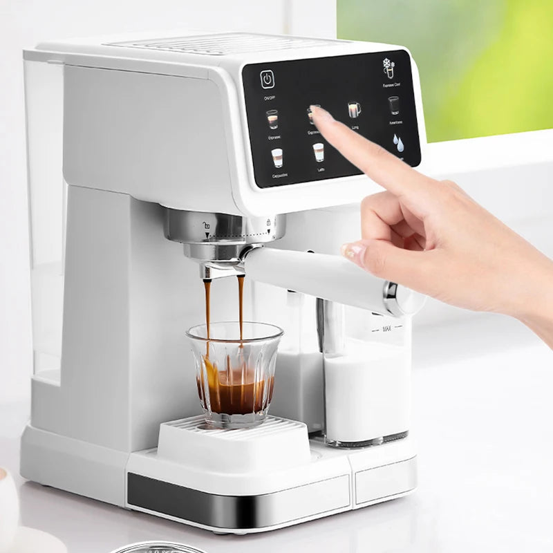 Macchina per espresso italiana per uso domestico, ad alta pressione, automatica per la schiumatura del latte, con schermo a colori intelligente integrato.