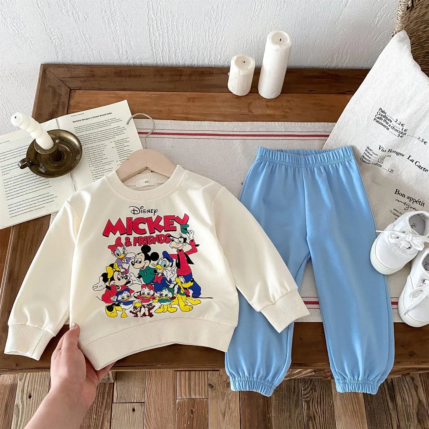 Nuovo set felpa autunno 2024 per bambini, tuta sportiva casual ampia e alla moda con maglia a maniche lunghe e pantaloni, 2 pezzi/set, abbigliamento Disney per bambini
