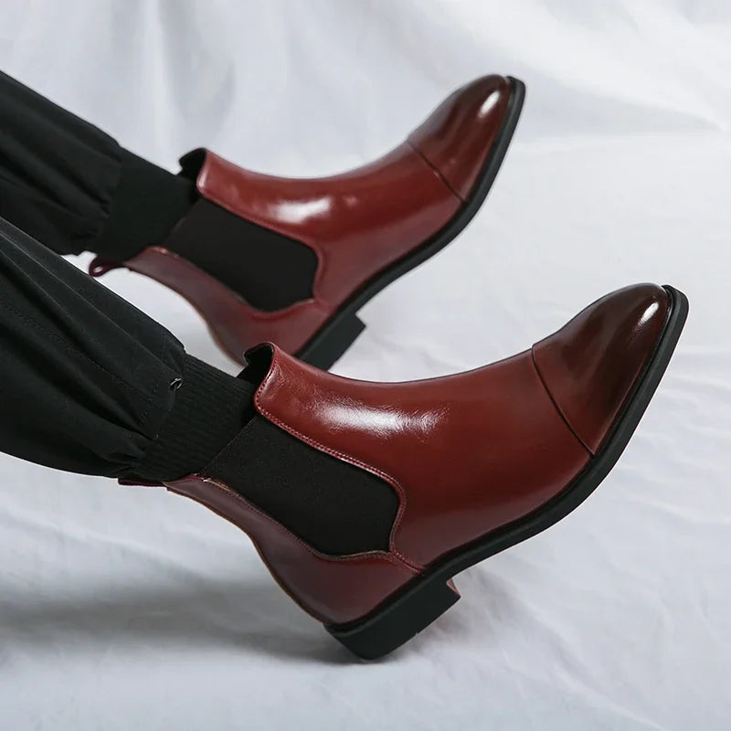 Stivali Chelsea da uomo con suola rossa, scarpe eleganti nere da uomo con punta a punta, stivali corti da uomo alla moda in Inghilterra.