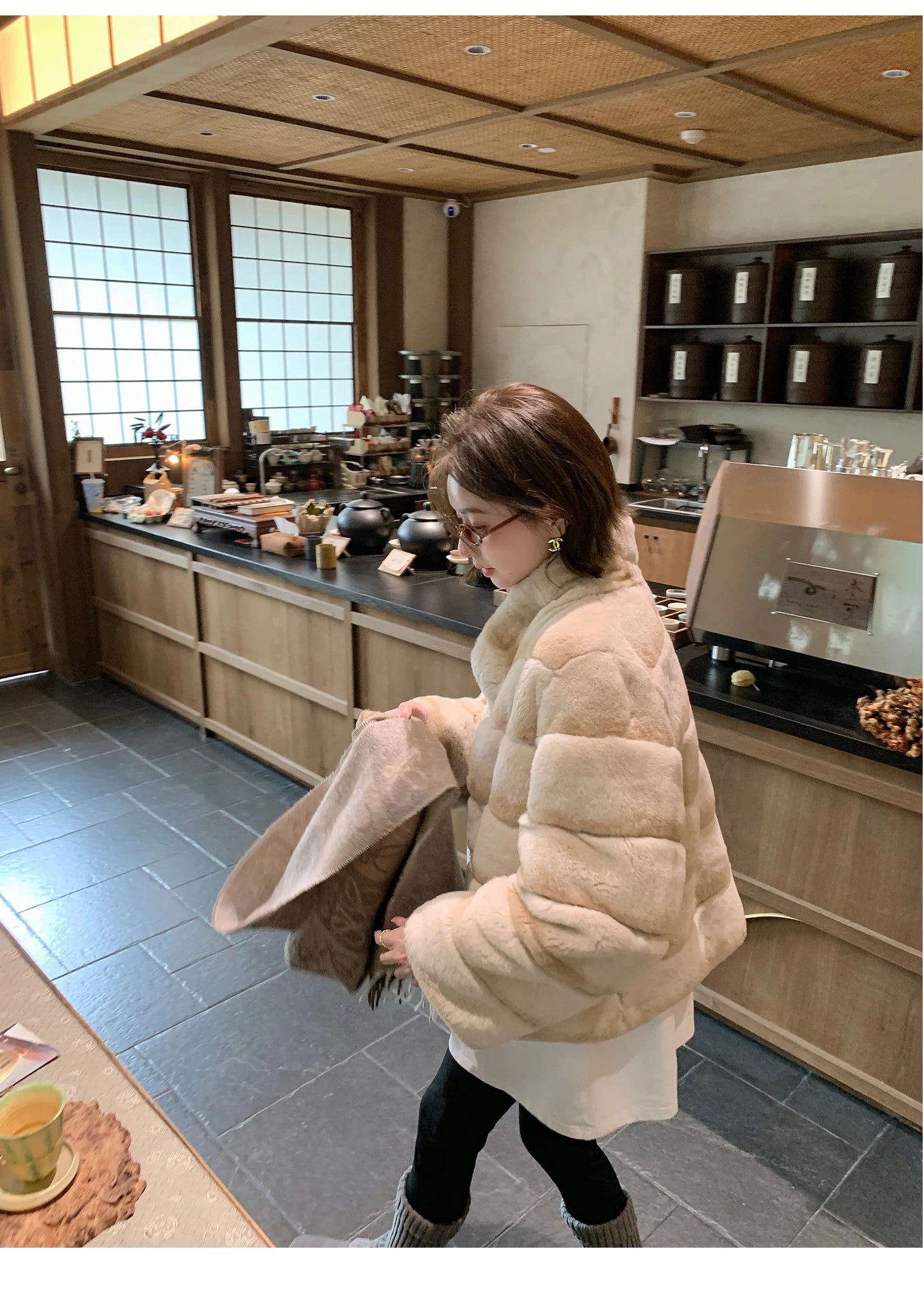 New Whole Skin Otter Rabbit Fur Coat for Women Short Style, Stand-up Collar to Show Slimness, Young Style Fur Jacket Coat
