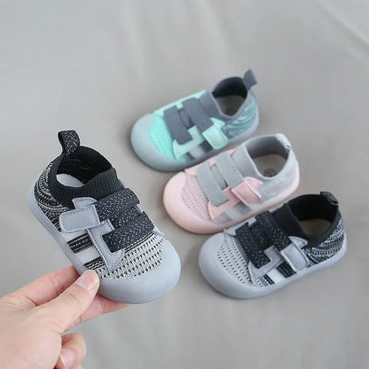 Scarpe sportive per neonati in mesh traspirante, per bambini e bambine, con suola morbida antiscivolo, scarpe casual per bambini.
