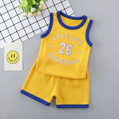 Completo sportivo estivo per bambini e bambine, nuovo stile: canotta e pantaloncini da basket traspiranti, set da 2 pezzi, abbigliamento casual per bambini.