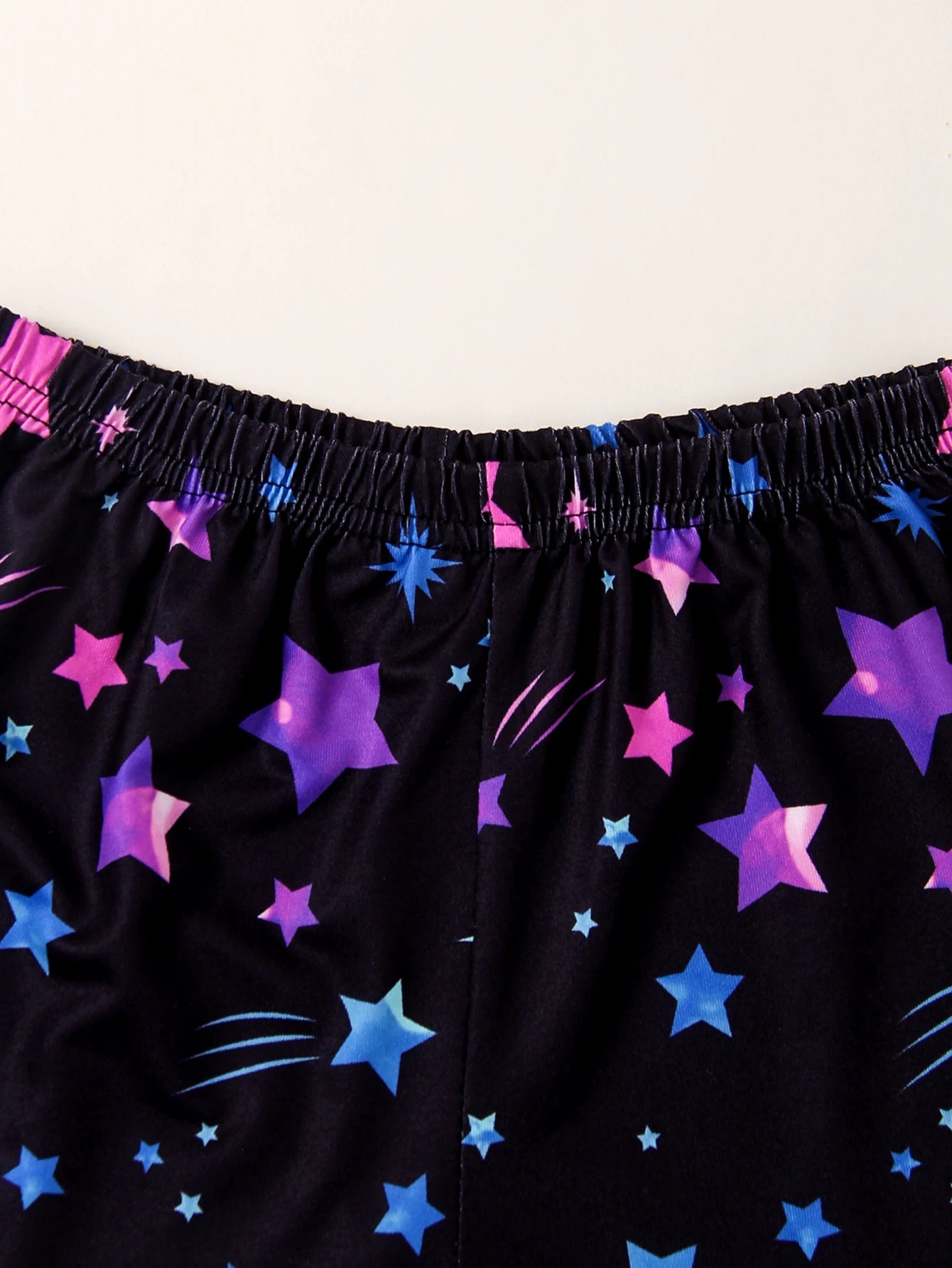 Set di 2 pezzi per pigiama estivo da bambina con unicorno luminoso, maniche corte e pantaloncini.