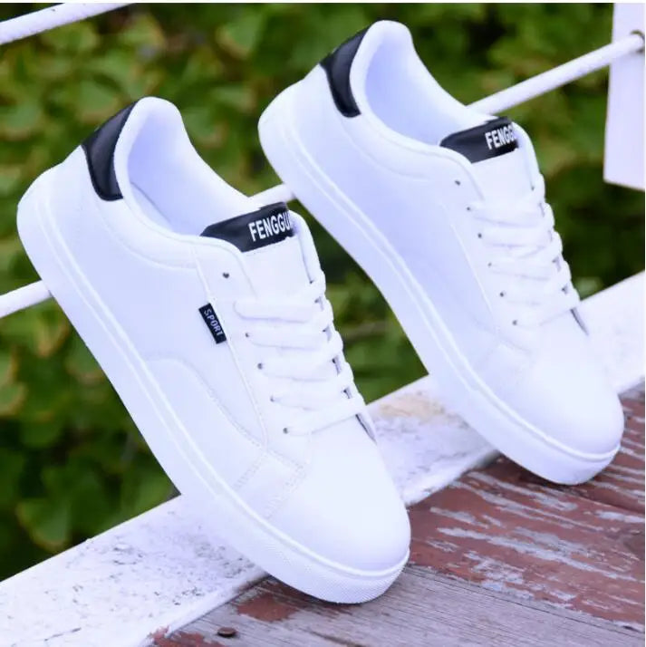Sneakers da uomo Scarpe da uomo Vulcanizzate Economiche Piatte Comode Moda Autunno Primavera Sneakers in tela bianca Scarpe da donna Chaussure Homme