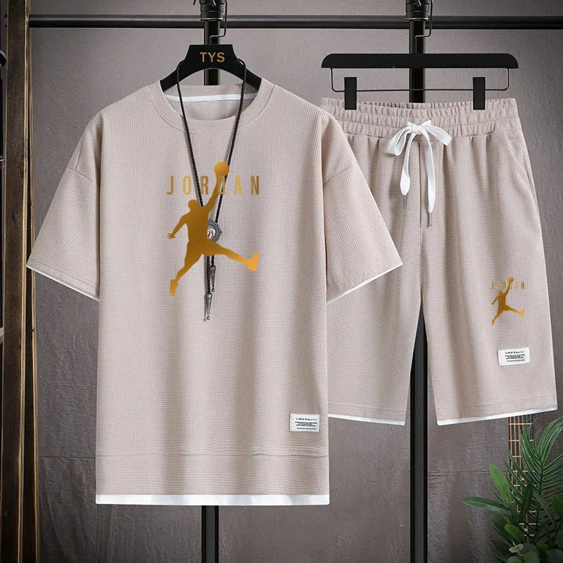 Nuovo completo estivo 2025 per attività all'aperto, composto da t-shirt a maniche corte con scollo rotondo e pantaloncini traspiranti, due pezzi alla moda e casual.