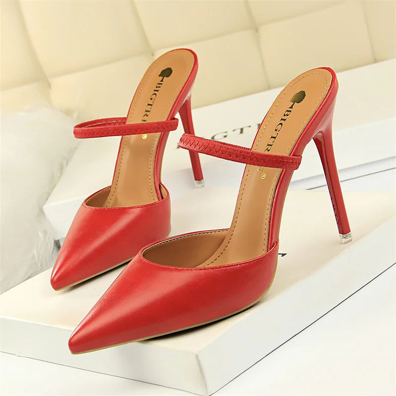 Mocassini da donna estivi retrò semplici con tacco alto sottile e scollo basso, pantofole con cinturino alla caviglia, punta affusolata, scarpe da sposa slip-on.
