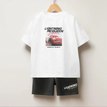 Abbigliamento estivo per bambini: maglietta con stampa di auto dei cartoni animati + pantaloncini. Completo da 2 pezzi per bambini, composto da maglietta a girocollo, pantaloncini larghi e semplici e costume alla moda.