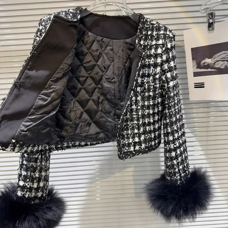 Giacca blazer con fodera trapuntata in tweed grezzo con paillettes chic, cappotto imbottito in cotone a quadri, cardigan con polsini in pelliccia sintetica, top a maniche lunghe