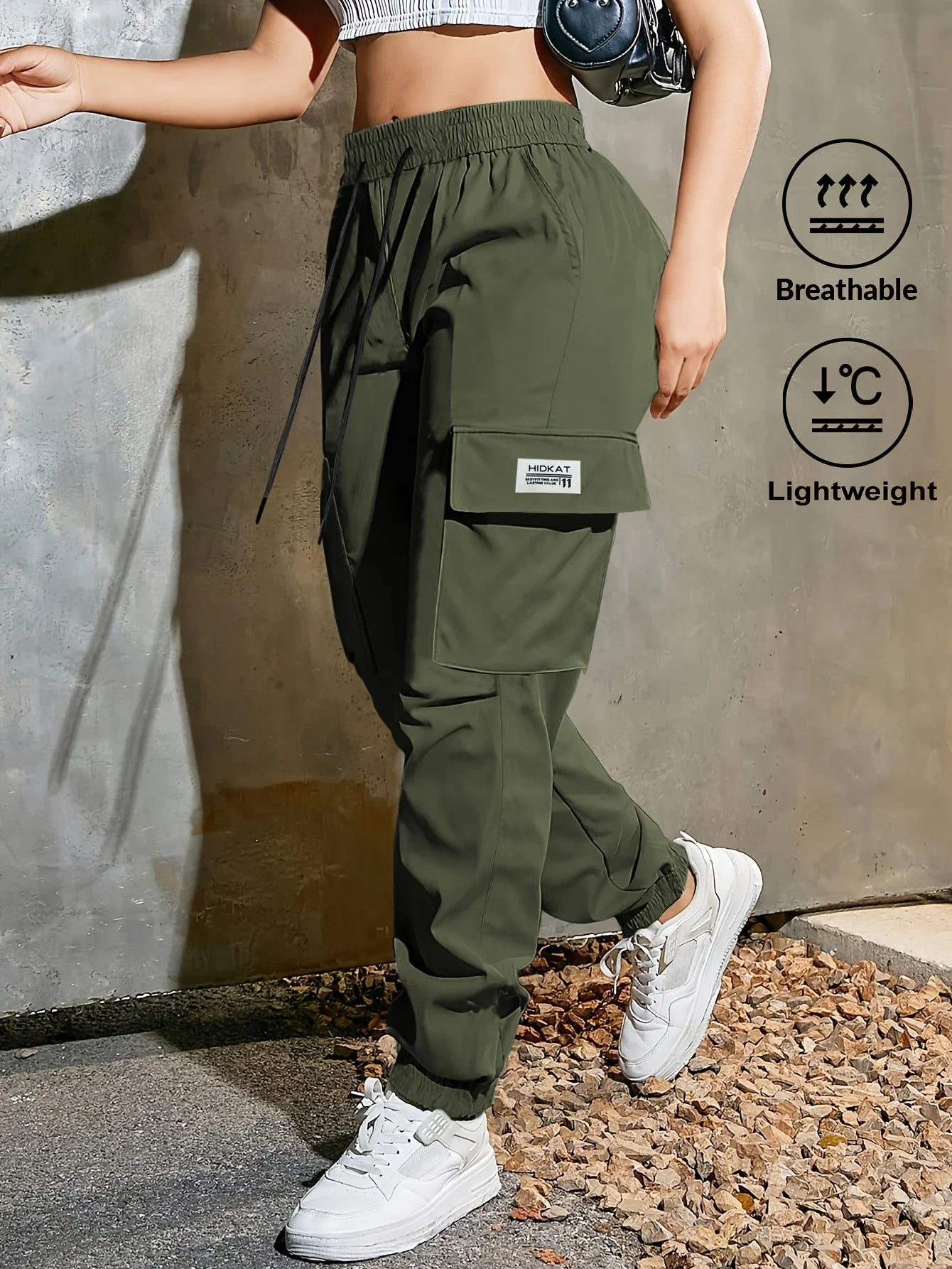 Pantaloni cargo da donna leggeri con vita regolabile e tasche con patta, ideali per attività all'aperto o lavoro, perfetti per primavera, estate e autunno.