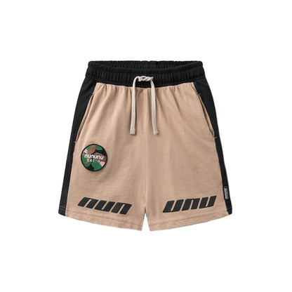 Completo estivo per bambini 2025, composto da maglietta a girocollo stampata e pantaloncini ricamati. Abbigliamento di tendenza per bambini.