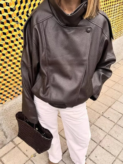 Giacca in pelle stile retrò con collo alto, maniche lunghe, revers, cerniera, giacca corta e ampia, nuova collezione primavera/autunno 2026.