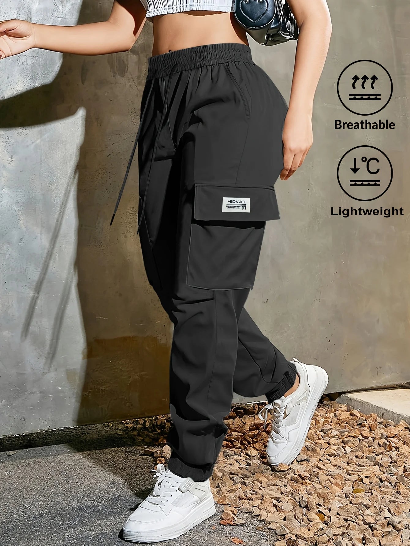 Pantaloni cargo da donna leggeri con vita regolabile e tasche con patta, ideali per attività all'aperto o lavoro, perfetti per primavera, estate e autunno.
