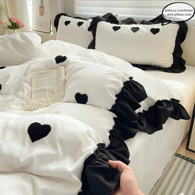 Set di lenzuola da 3 pezzi con copripiumino nero ricamato a cuore, comodo set di biancheria da letto per tutte le stagioni.