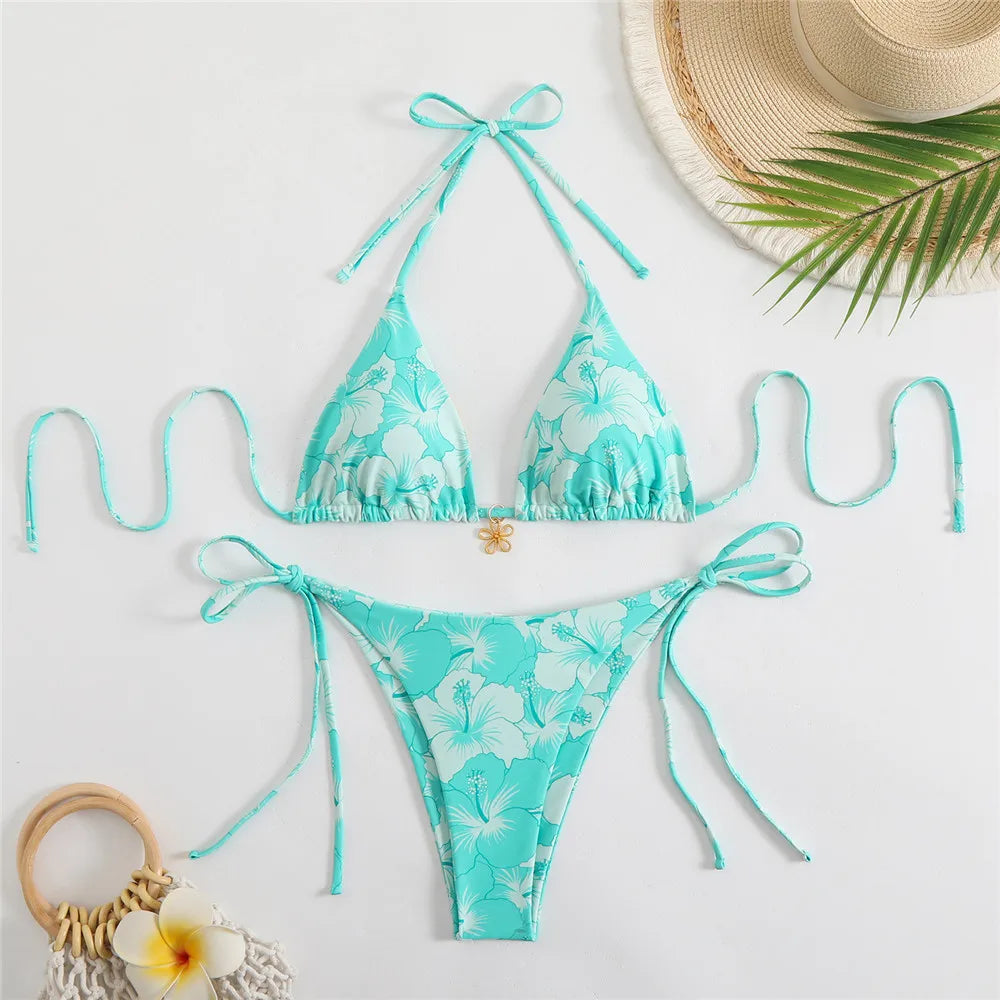 Bikini micro tanga sexy con stampa floreale rosso rosa, costume da bagno da donna 2026, costume da bagno con laccetti e allacciatura al collo, set bikini a triangolo
