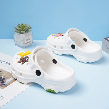 Nuovi sandali estivi per bambini dai 3 ai 15 anni, pantofole per bambine, scarpe antiscivolo, zoccoli con cartoni animati, sandali carini per neonate, scarpe per bambini