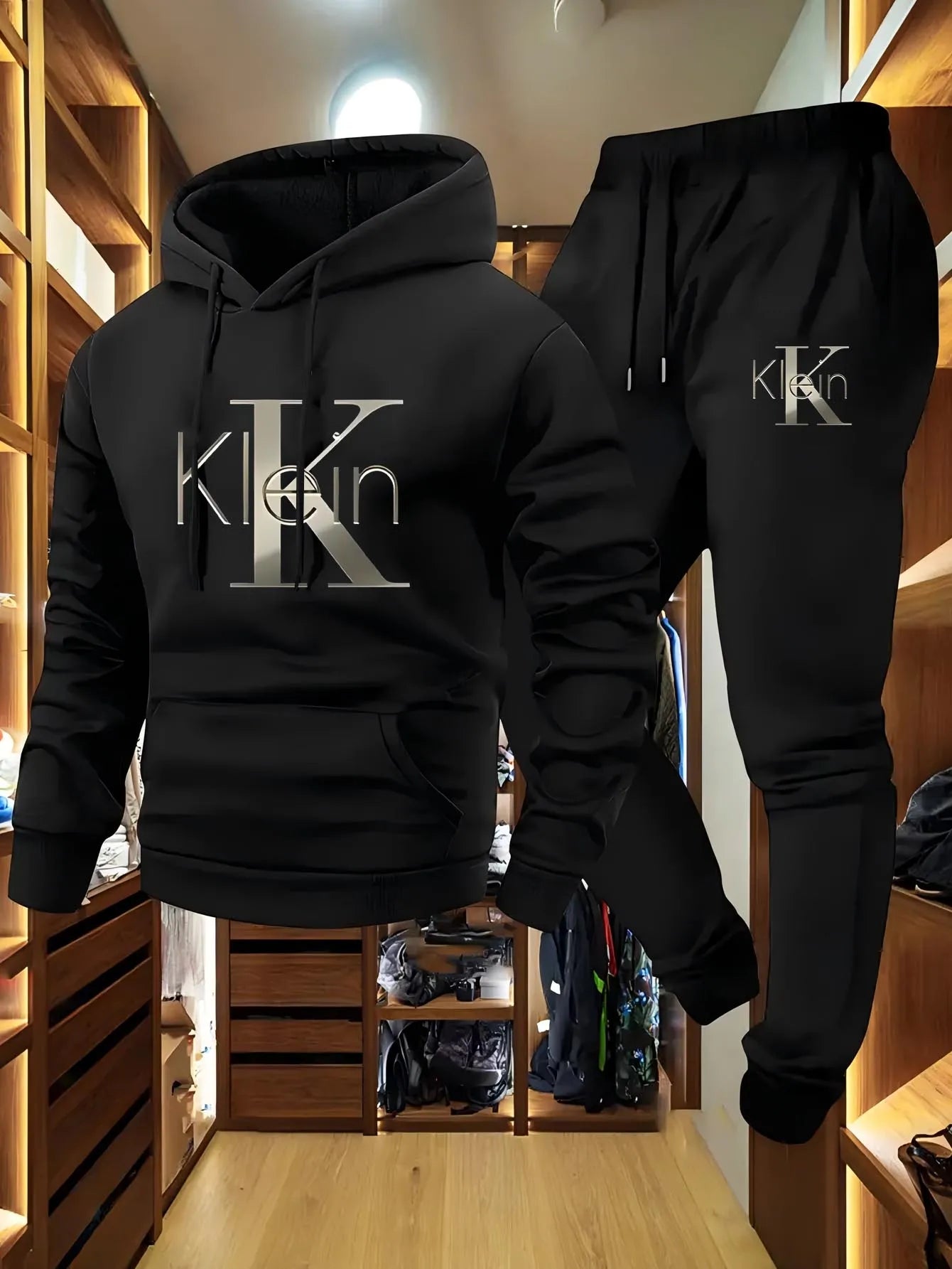 Completo casual da uomo a due pezzi con motivi autunnali e invernali, felpa con cappuccio, pantaloni lunghi con tasche, tuta sportiva per attività all'aperto.