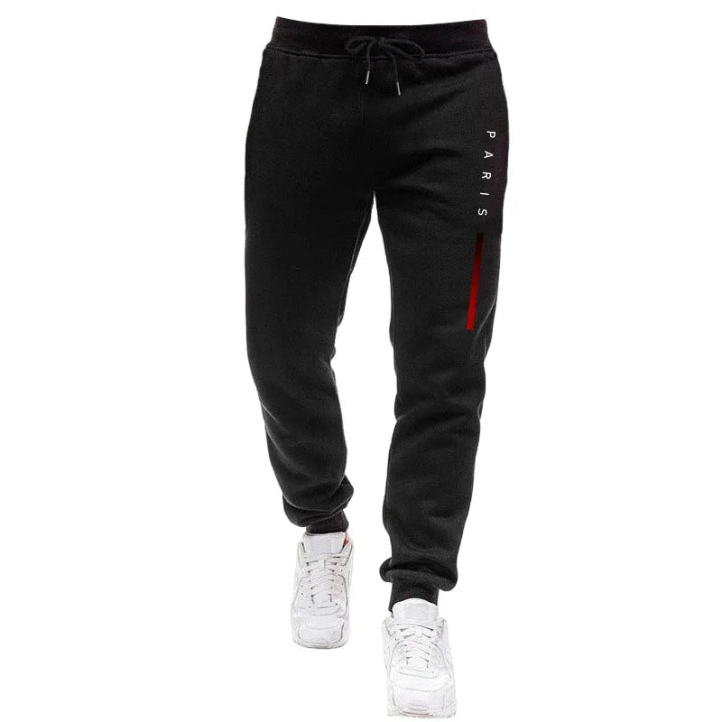 Completo sportivo da uomo versatile per jogging e tempo libero, ideale per l'estate e le attività all'aperto. Composto da t-shirt a maniche corte e pantaloni sportivi.