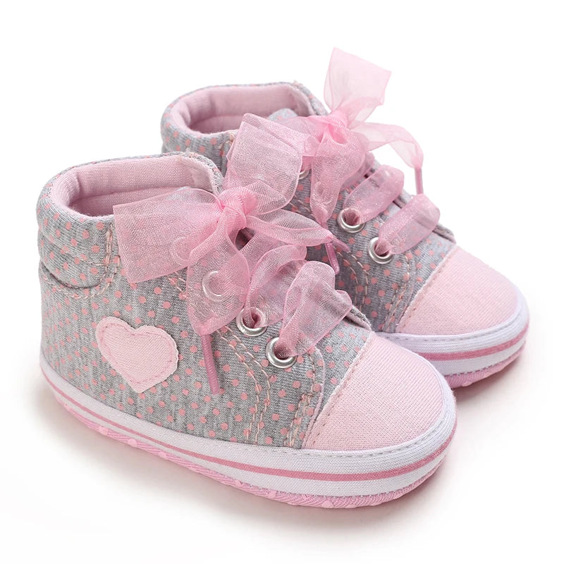 Scarpe alla moda per bambina, graziose scarpe basse casual a tema rosa classico con suola morbida, comode e leggere per camminare.