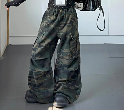 pantaloni mimetici da ragazza adolescente, pantaloni cargo multitasche per bambini, maglietta con stampa a pois e lettere, pantaloni per bambini