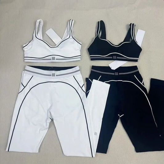 Set da due pezzi sportivo e fitness comodo da donna, canotta estiva e pantaloni aderenti 2026