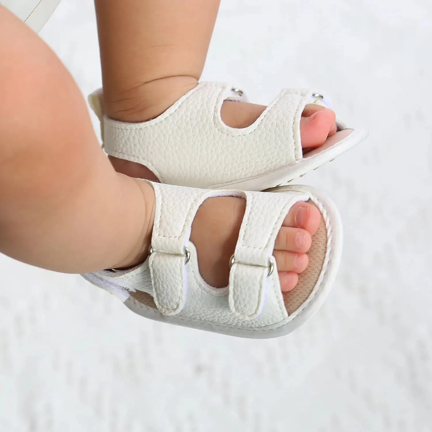 Sandali estivi per neonati Meckior, scarpe per bambini in pelle PU con suola in gomma antiscivolo, primi passi per neonati e bambine da 0 a 18 mesi.