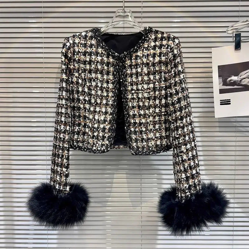 Giacca blazer con fodera trapuntata in tweed grezzo con paillettes chic, cappotto imbottito in cotone a quadri, cardigan con polsini in pelliccia sintetica, top a maniche lunghe