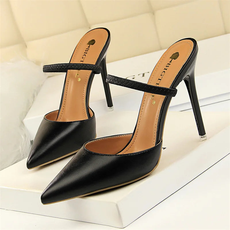 Mocassini da donna estivi retrò semplici con tacco alto sottile e scollo basso, pantofole con cinturino alla caviglia, punta affusolata, scarpe da sposa slip-on.