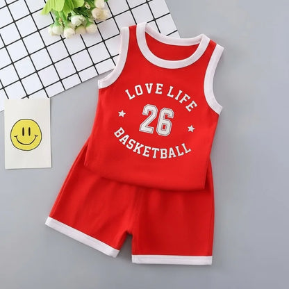 Completo sportivo estivo per bambini e bambine, nuovo stile: canotta e pantaloncini da basket traspiranti, set da 2 pezzi, abbigliamento casual per bambini.